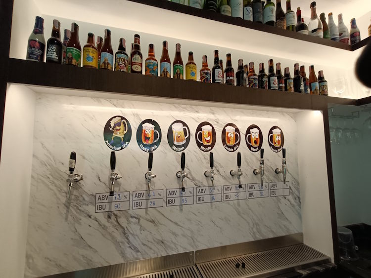 Good day craft beer bar 13