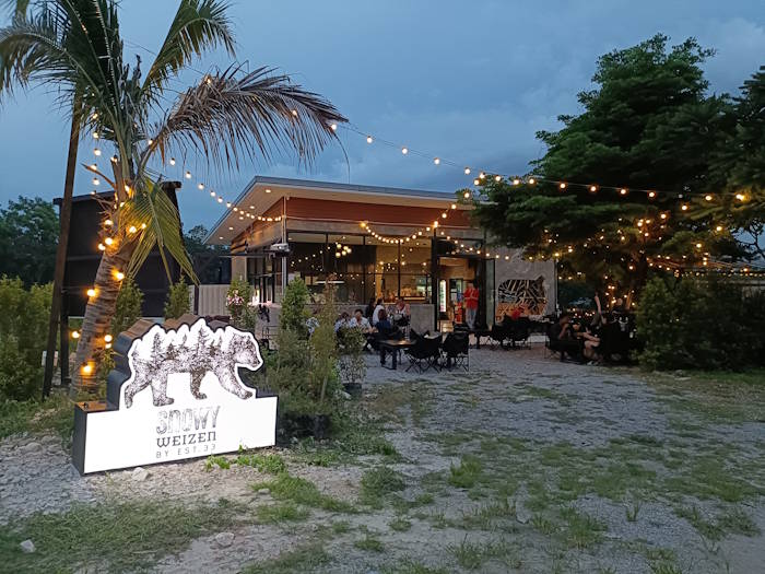 Mee hew music bistro 01