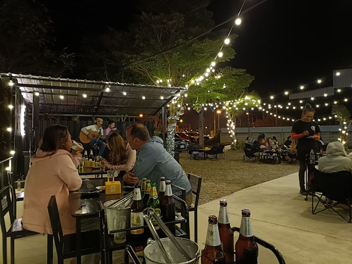 Mee hew music bistro 06