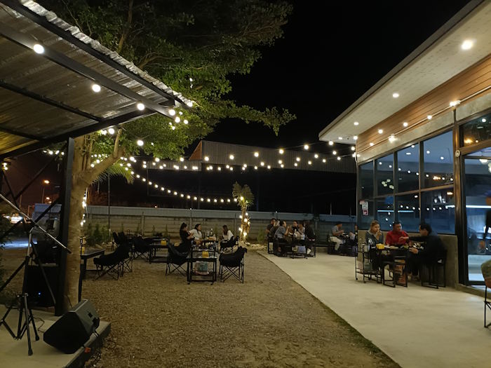 Mee hew music bistro 11