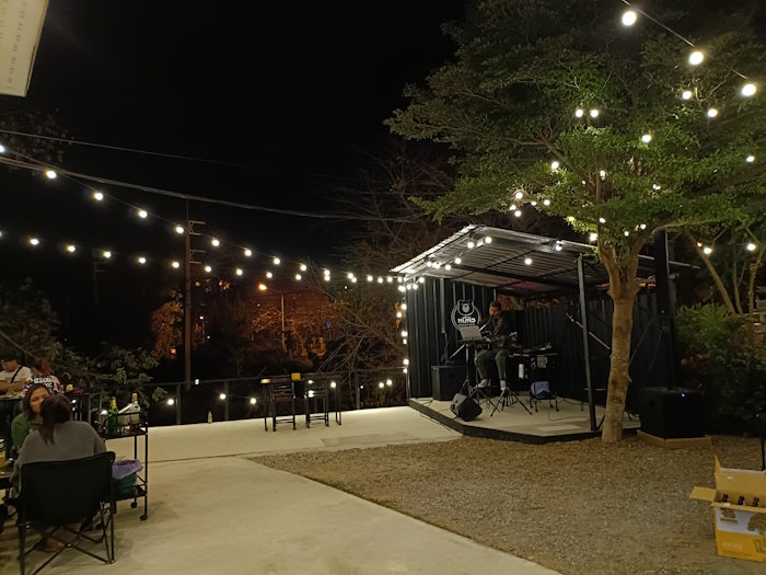 Mee hew music bistro 13