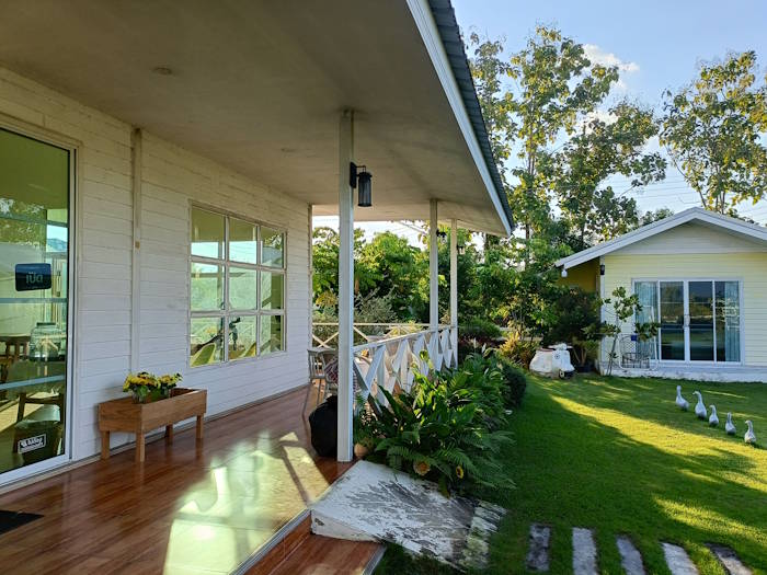 And an ant caffe and bakery 04