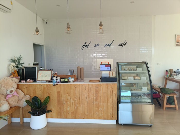 And an ant caffe and bakery 06