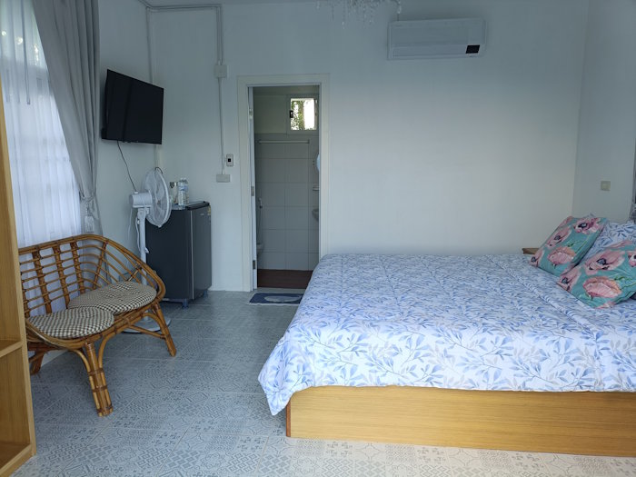 And an ant caffe and bakery 20