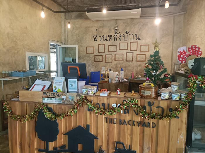 บรรยากาศภายใน ร้านสวนหลังบ้าน อำเภอพาน
