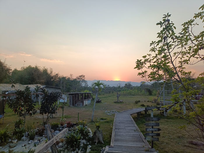 วิวพระอาทิตย์ตกดิน ร้านสวนหลังบ้าน อำเภอพาน